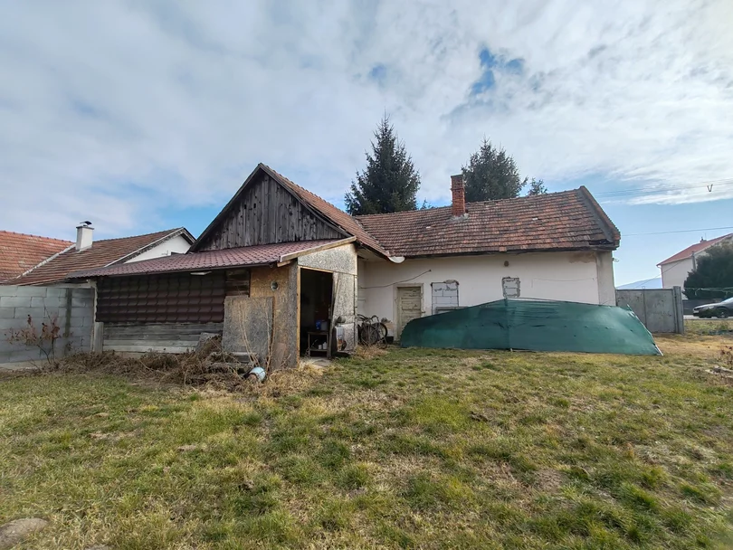 Kamanová - dom na rekonštrukciu Kamanová - dom na rekonštrukciu