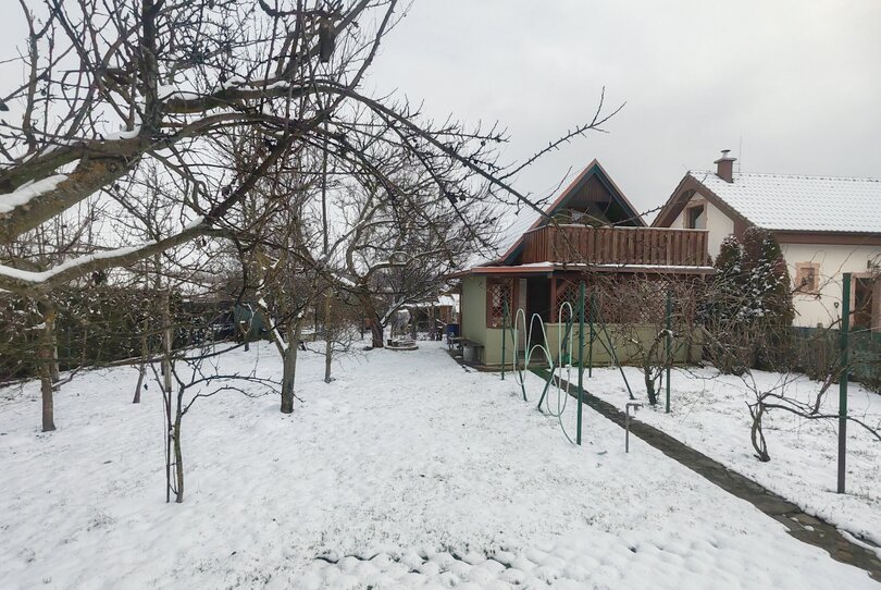 Tovarníky - chata so záhradkou