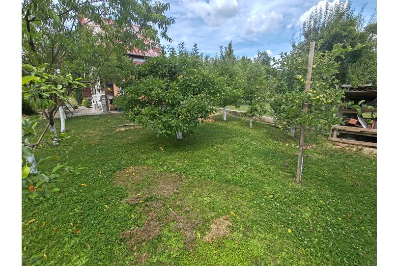 Tovarníky - chata so záhradkou