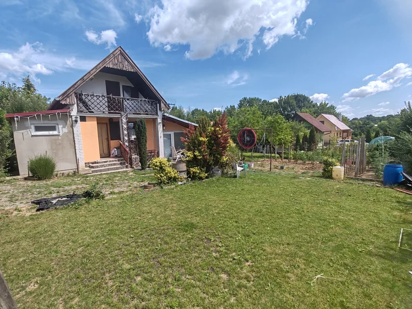 Tovarníky - chata so záhradkou Tovarníky - chata so záhradkou