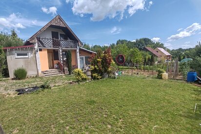 Tovarníky - chata so záhradkou