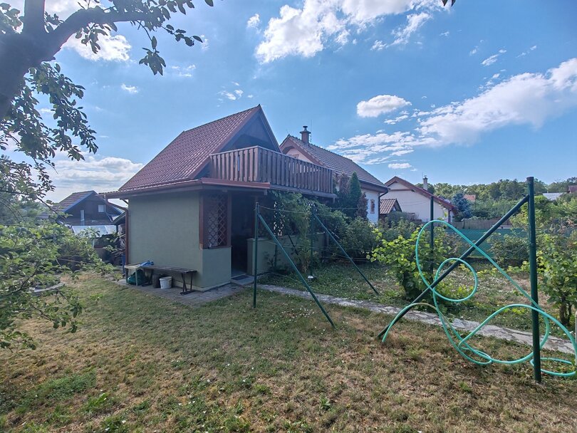 Tovarníky - chata so záhradkou
