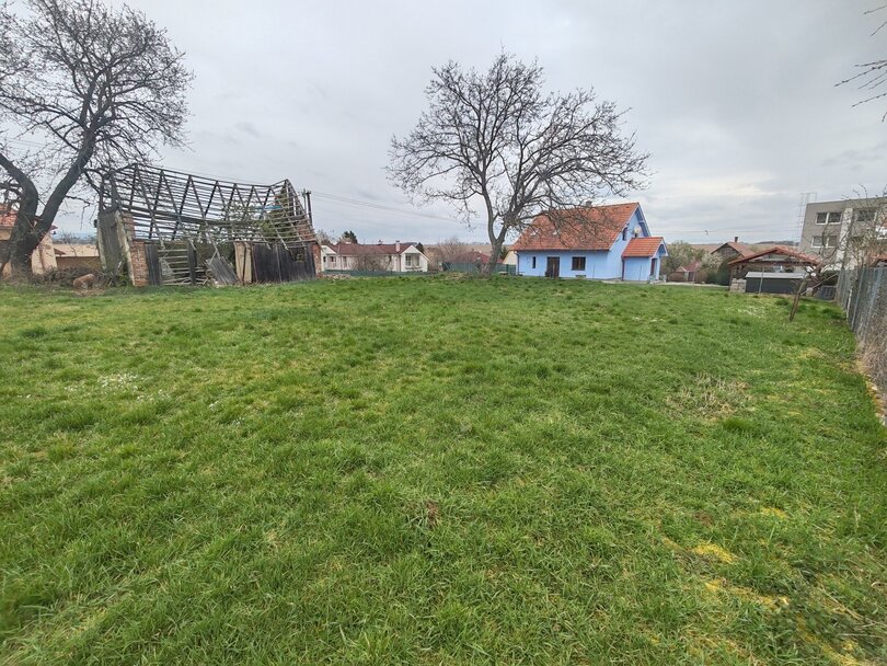 Veľké Dvorany - rovinatá záhrada