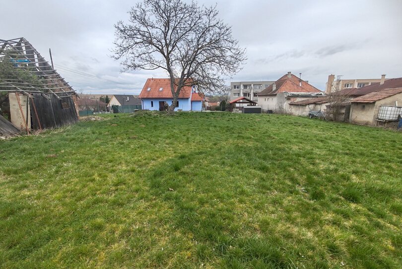 Veľké Dvorany - rovinatá záhrada